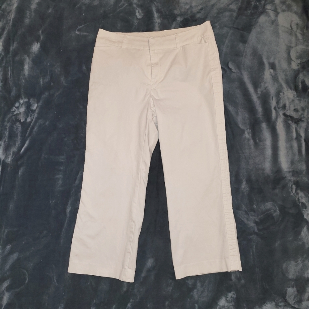 Size 12 white Banana Republic capris